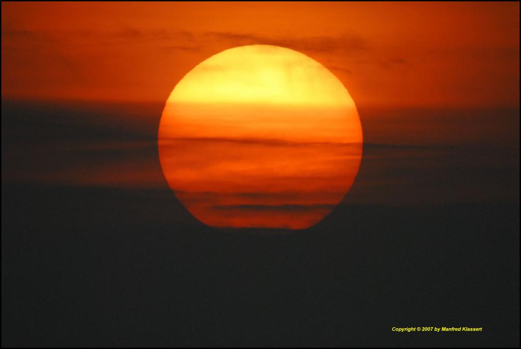 •Sundown•
Sonnenuntergang am Main, D300 mit 1000mm Spiegelobjektiv ( äquivalent 1500mm ).