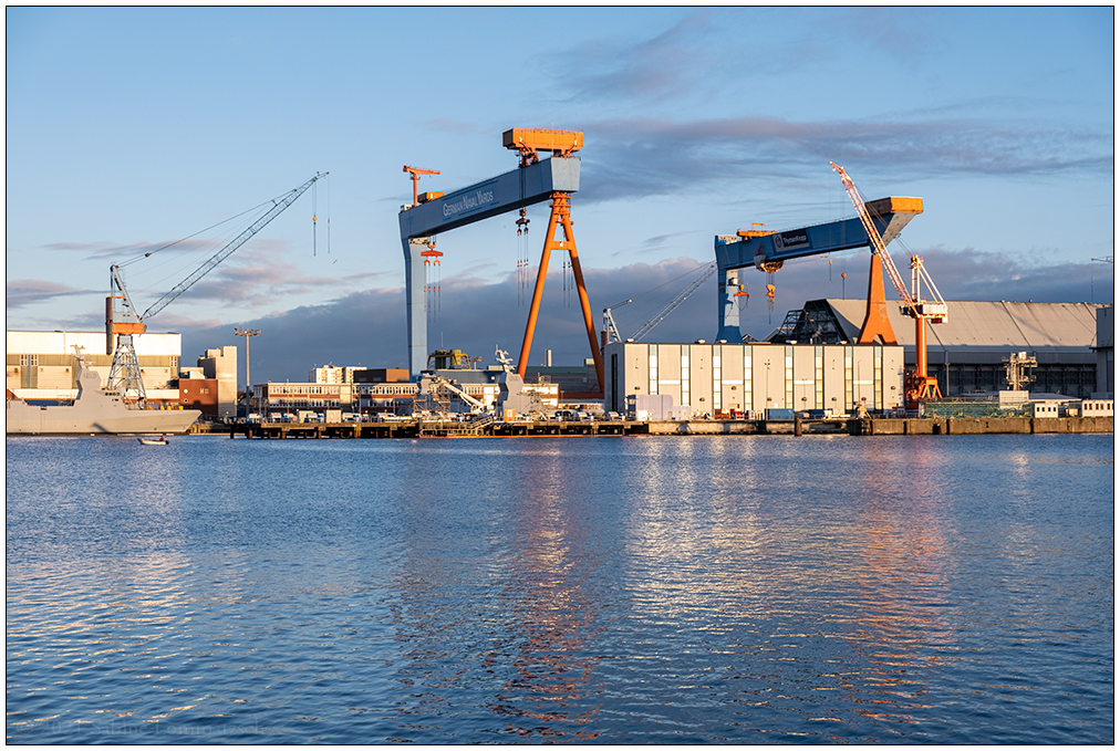 022 Werft im Sonnenschein