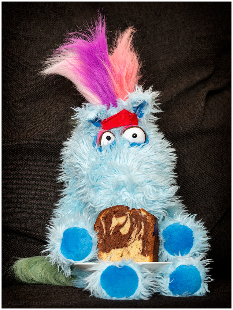 044 Horst Pferdinand mit Marmorkuchen