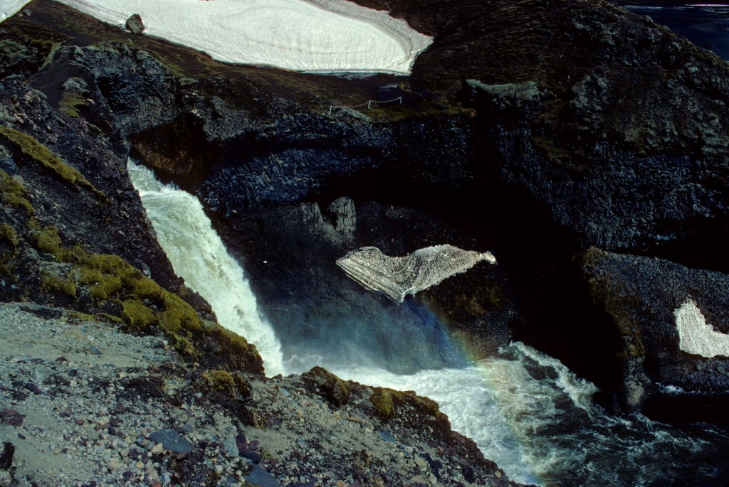052 Island 1982