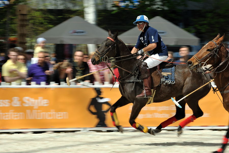 07 20100425 134113 airport polo 01