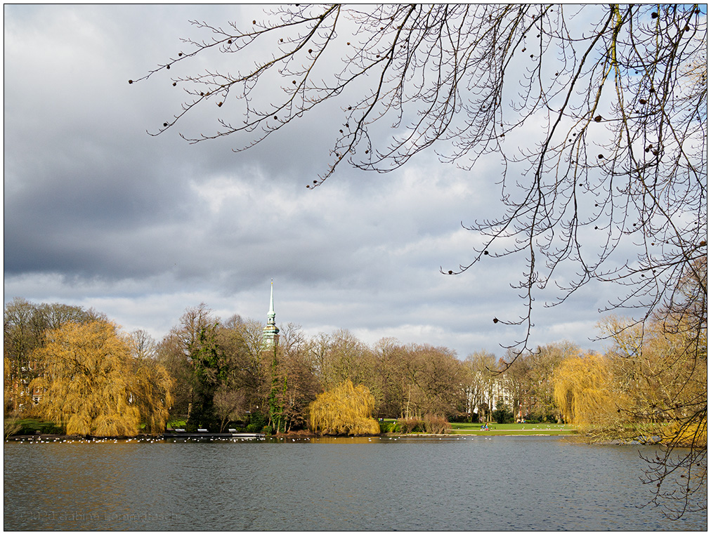 081 Schrevenpark mit chreventeich und Kirchturm