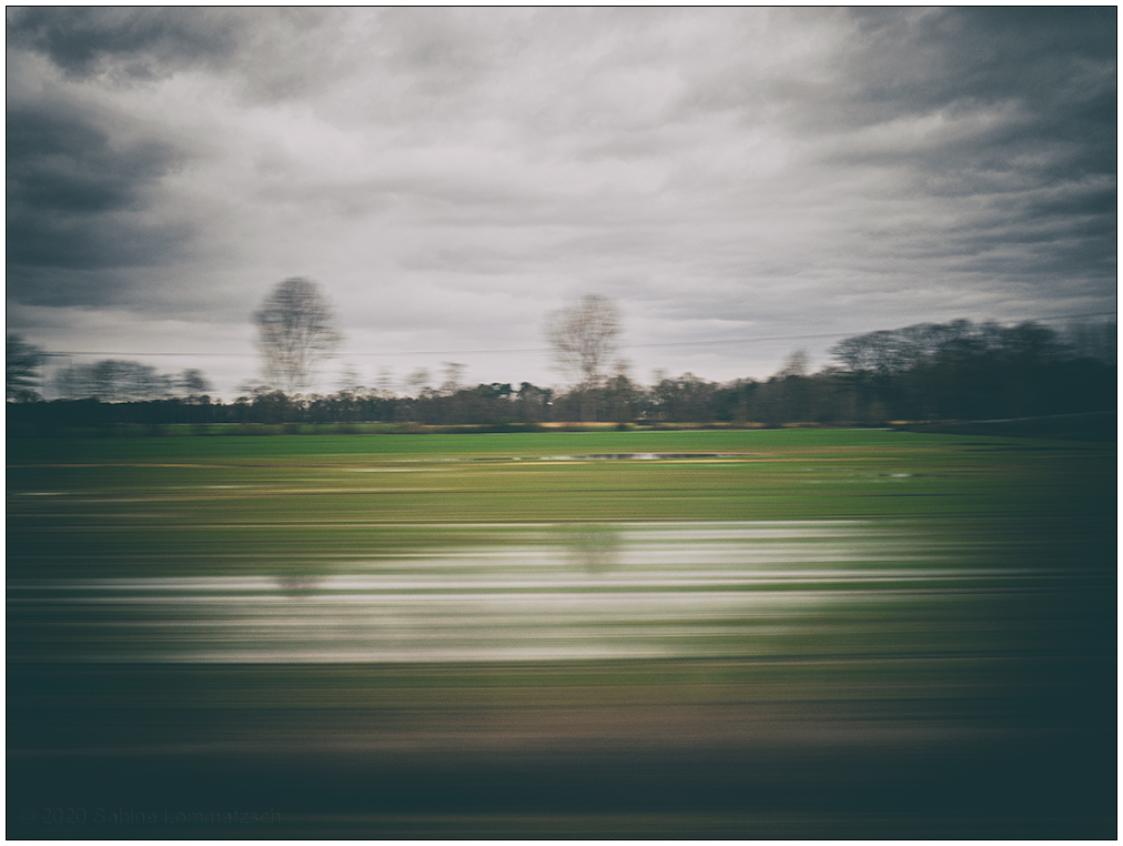 089 Zugfahrt verwischt