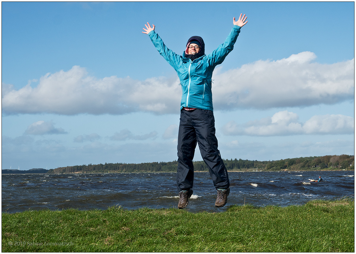 #1 – Freudensprung an der Schlei (Selbstportrait 2019)