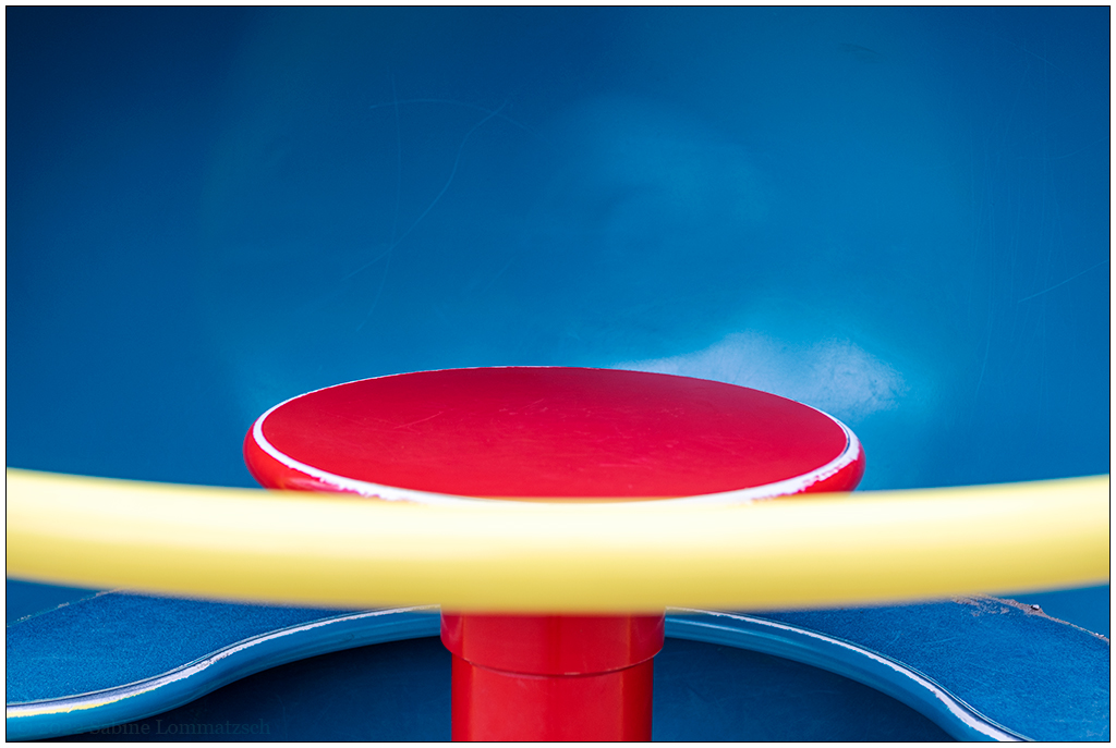105 Spielplatz in Blau-Rot-Gelb