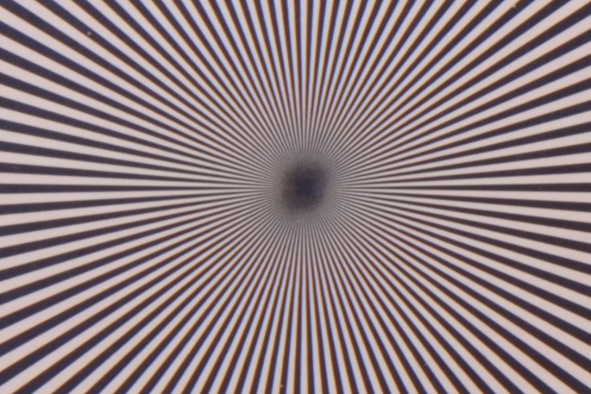 105mm F/2.8, mit Blende 13