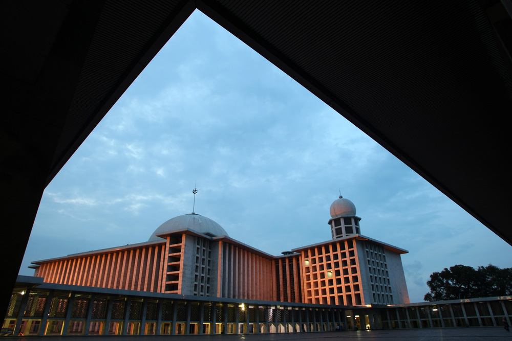 11 06 04Istiqlal0504
