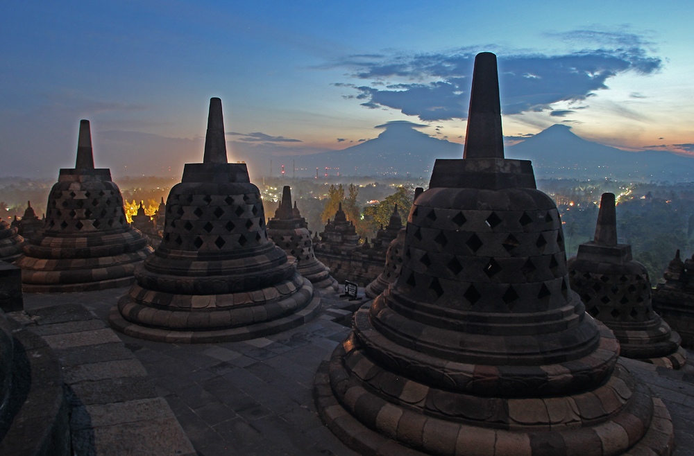 12 03 13Borbodur037