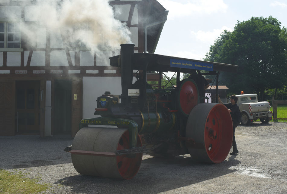 12.06.2010, Dampffest im Oberschwäbischen Museumsdorf Kürnbach bei Bad Schussenried. Zettelmayer-Dampfwalze des Vereins Historische Dampftechnik aus K