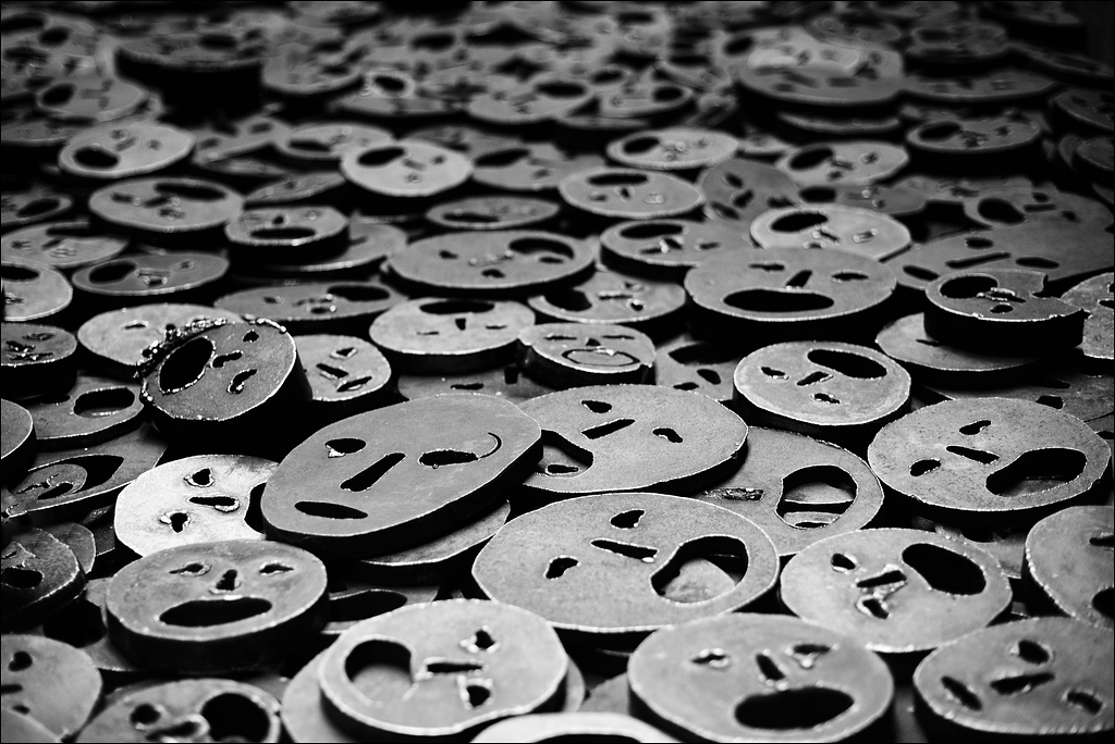 17 cm Metallgesichter - Jüdisches Museum Berlin 09-2012