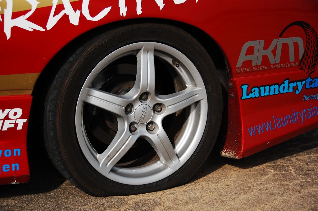 20 Minuten Driftaction bei rauhen Asphalt.