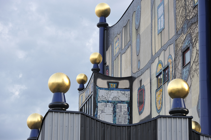 20090808 054651 Wien 1
Müllverbrennungsanlage Spittelau
künstlerisch gestaltete Fassade von Friedensreich Hundertwasser