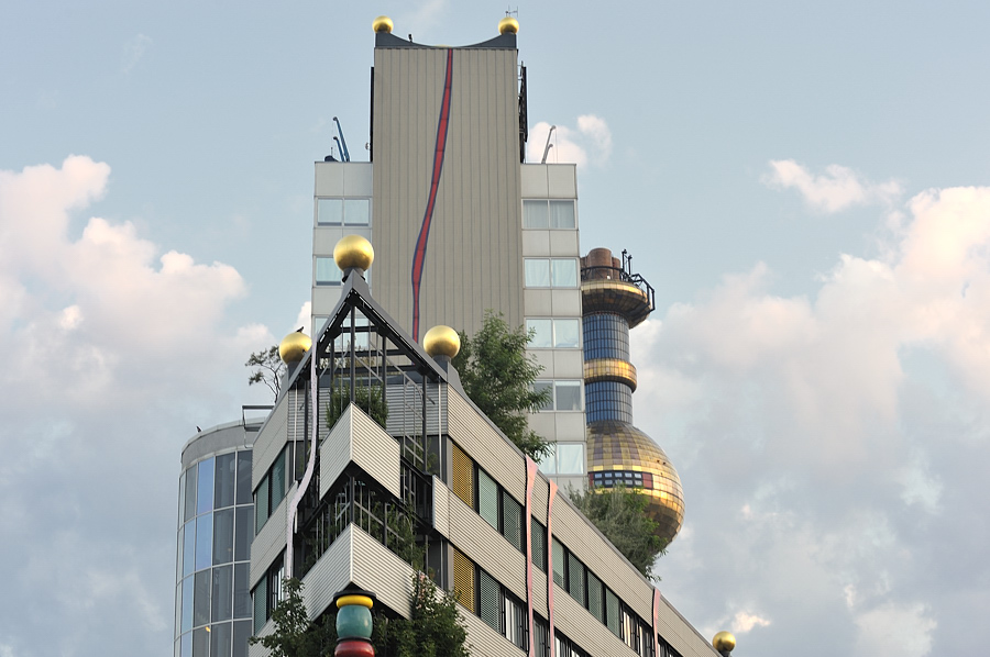 20090808 055357 Wien 6
Müllverbrennungsanlage Spittelau
künstlerisch gestaltete Fassade von Friedensreich Hundertwasser