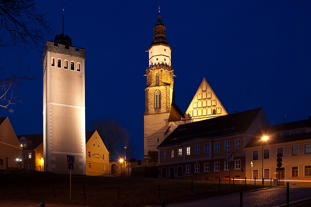 20110330 DSC6365 Kirche und Turm mit Himmel 1