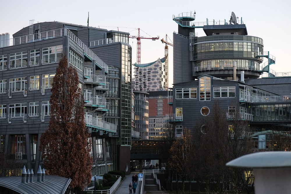 2012 11 30 160933 - Hamburg - 
1/30s - f 4.0 - ISO 250 - FUJIFILM XF18-55mm F2.8-4 R LM OIS @55 (äqu. 83) mm