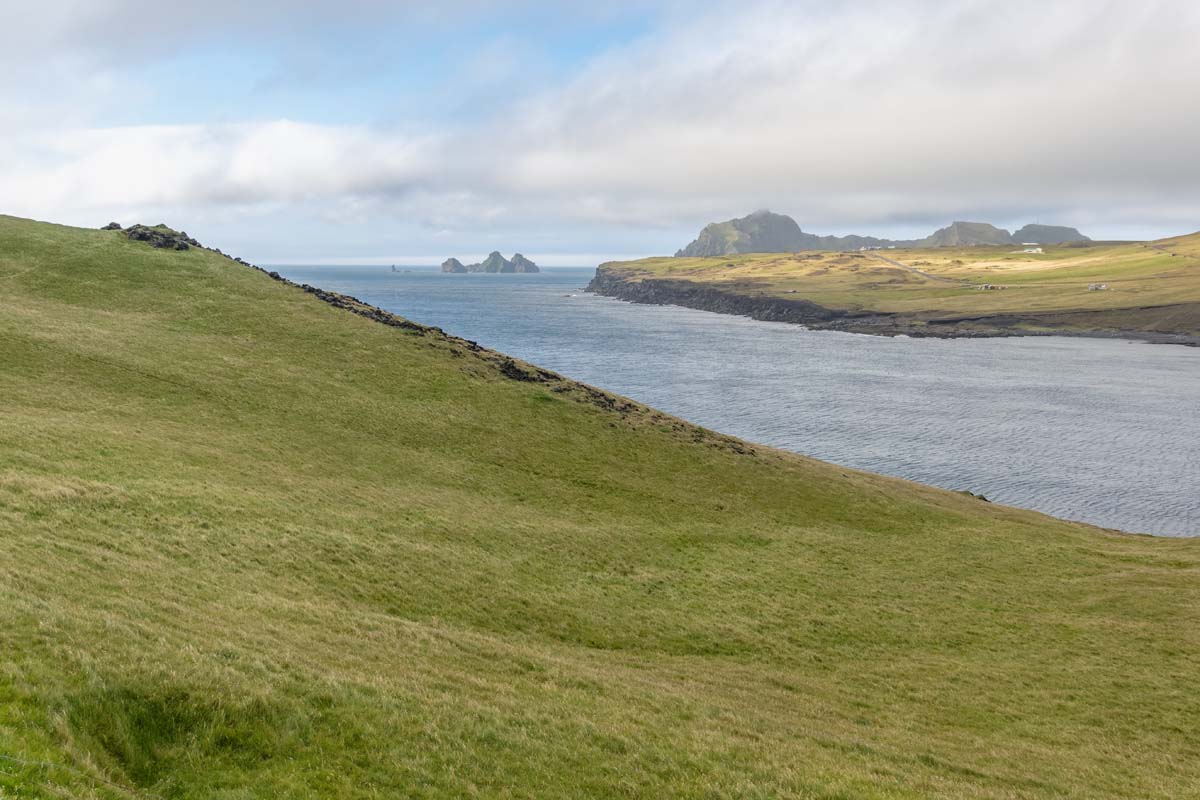 2022-08-29 32 Heimaey Coast.jpg