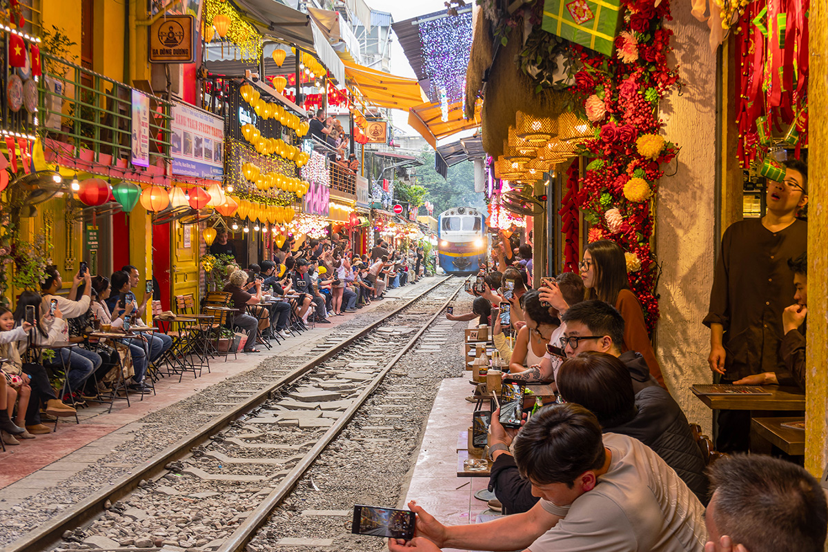 2025-01-24 23 Hanoi Train Street.jpg