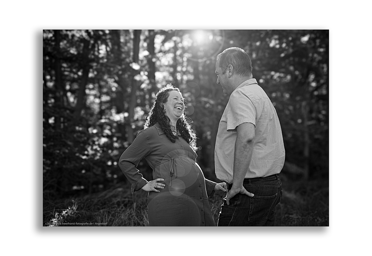20250427_Babybauch_D850_0085 b&w WEB FORUM.jpg