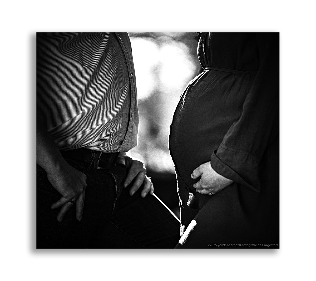 20250427_Babybauch_D850_0110 b&w WEB FORUM.jpg