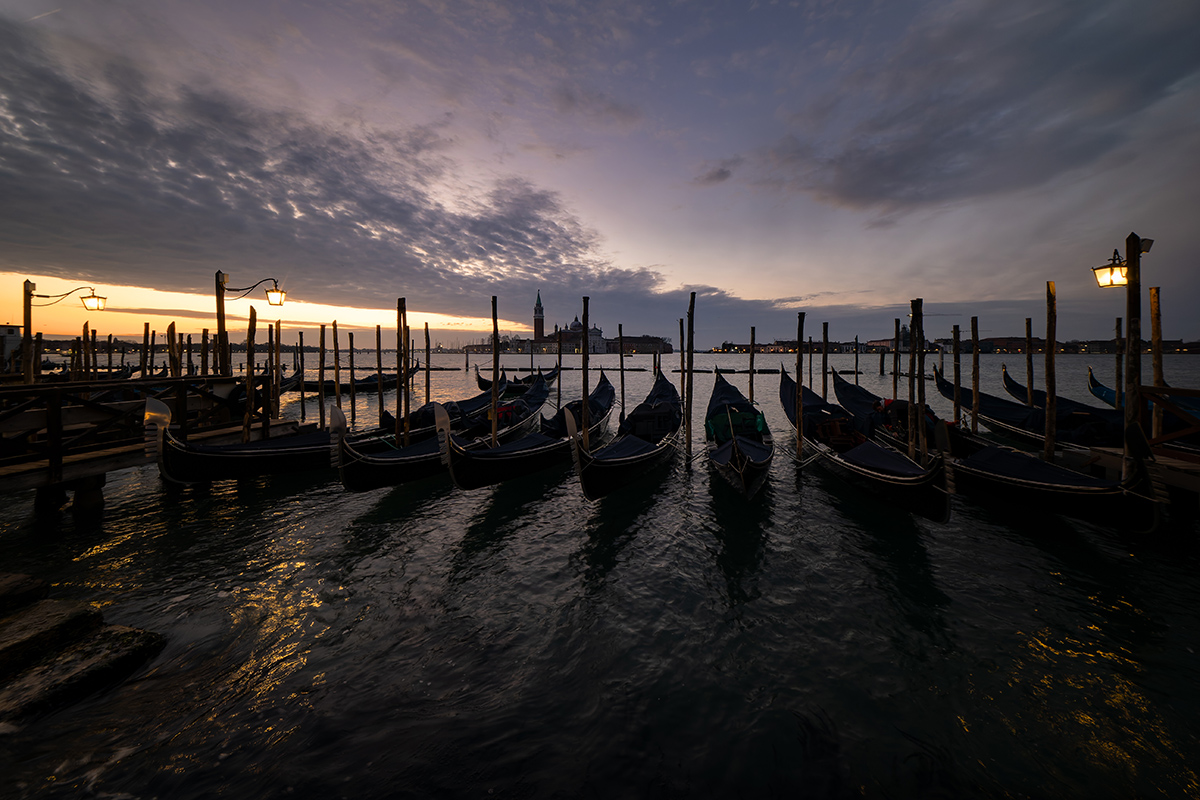 2026-01-18 010 Gondeln vor San Marco.jpg