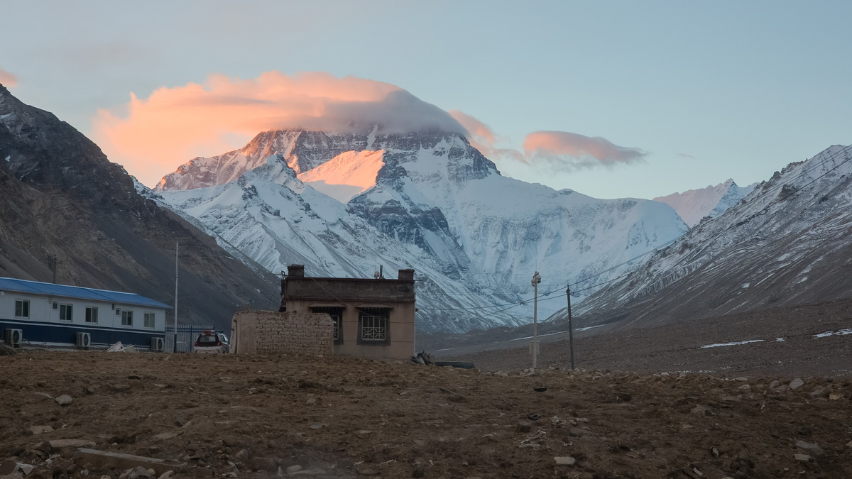 2026-04-08 01 Mount Everest Sunrise.jpg
