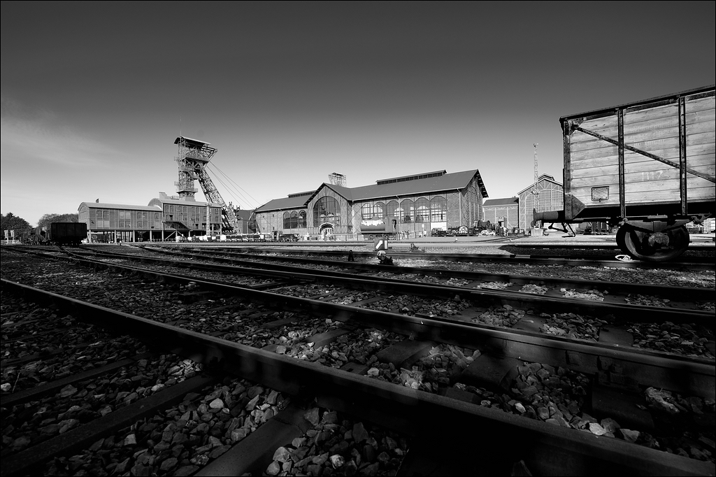 21.10.2012 - Zeche Zollern - Gleis mit Maschinenhalle