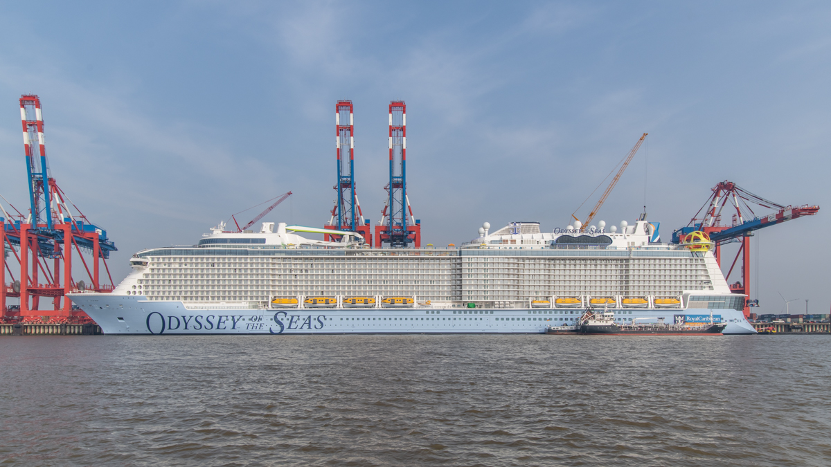 210303 Majestic Maersk Odyssey of the Seas-12.jpg