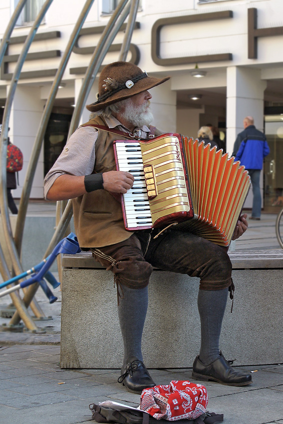 2121109 6615 Strassenmusikant Passau