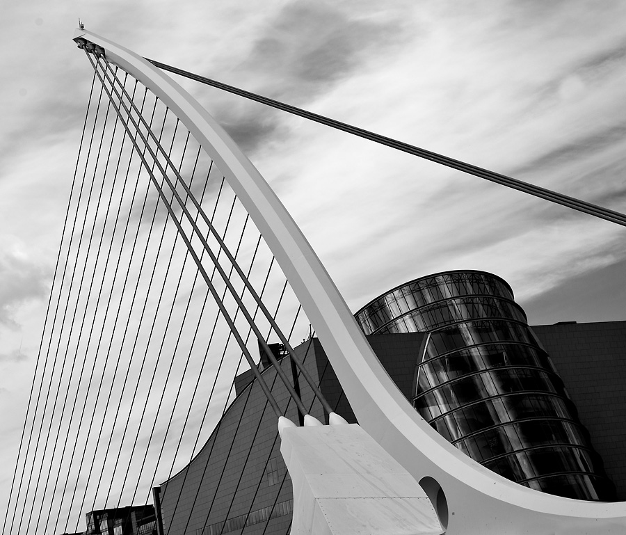 2130525 1345 sw Samuel Beckett Bridge Dublin 1000h