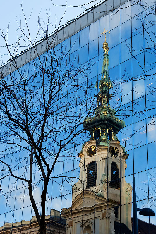 2131127 0898 Stiftskirche Spiegelung Wien