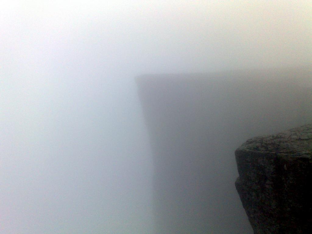 23062008275