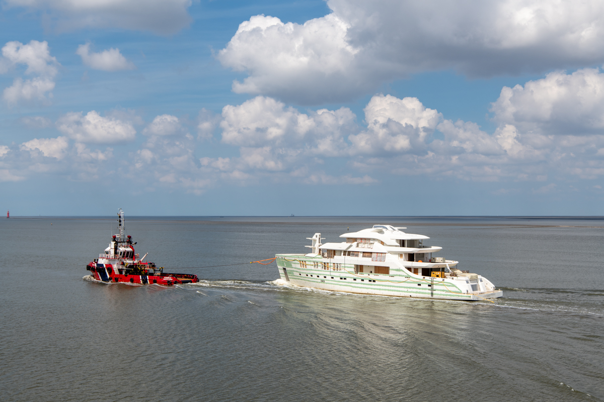 250719 Schleppzug Yacht-2.jpg