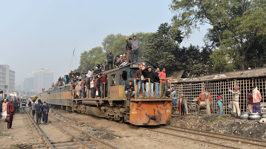2611 am Bahnübergang der Pathna Road in Dhaka
0911