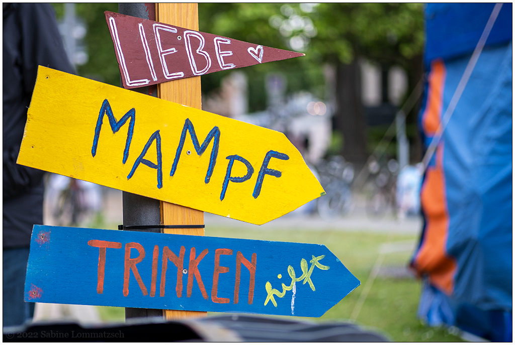 270 Fotospaziergang – Kieler Woche Schilder vom Muddi-Markt