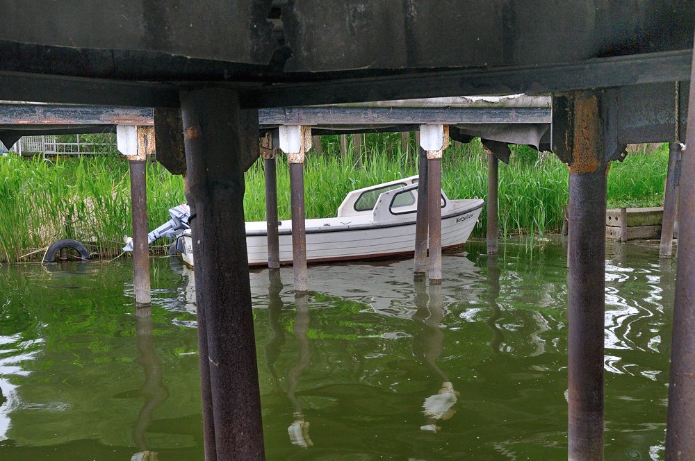 300 4645f: Lost Yachting ?