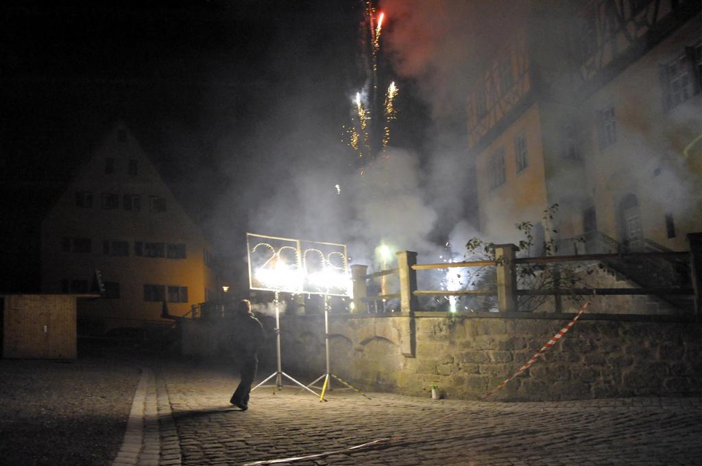 31. Dezember 2008, Mitternacht: Das Landestheater Dinkelsbühl startet mit einem Brillantfeuerwerk ins Jahr 2009, der Spitalhof wird festlich illuminie
