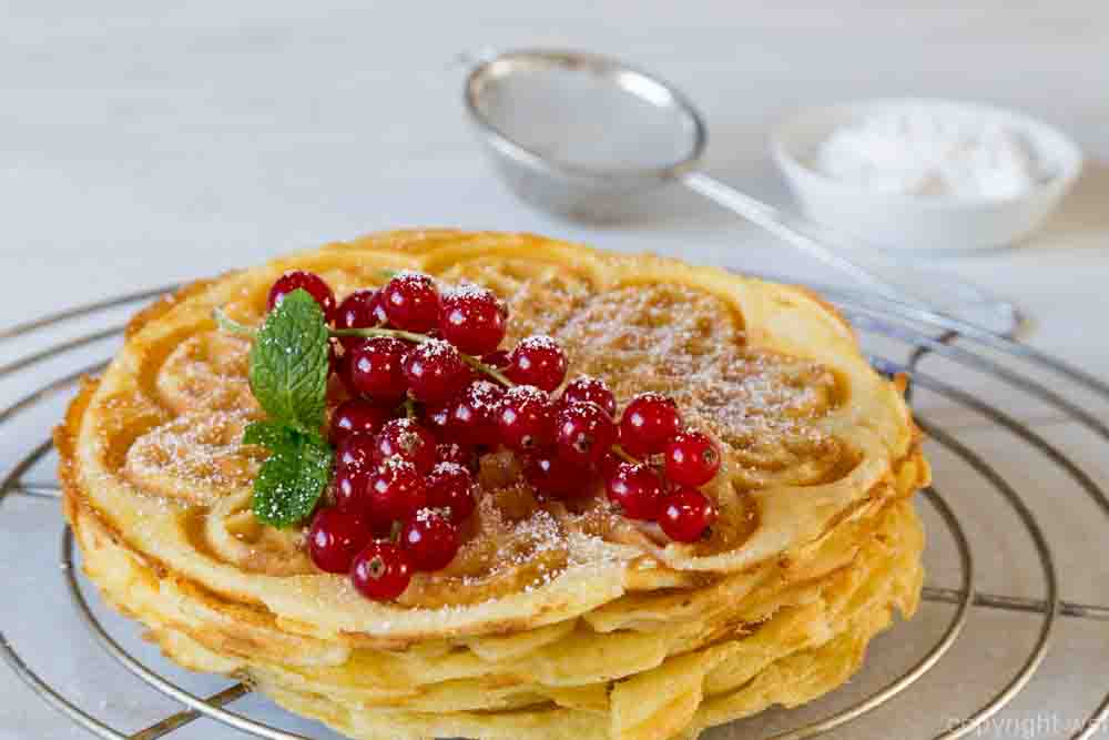 32 Gestapelte Waffeln Johannisbeeren 3