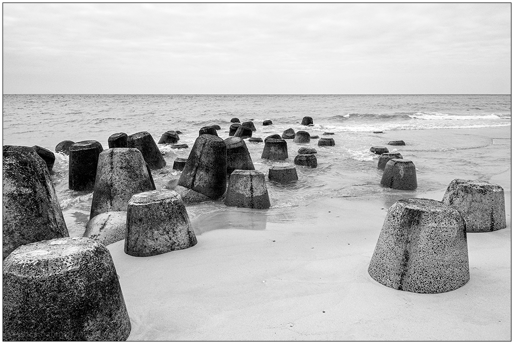 336 Sylt – Hörnum Odde Tetrapoden III Schwarzweiß