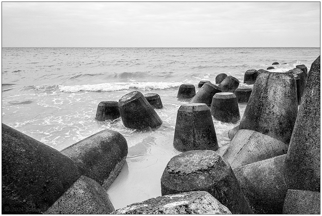 337 Sylt – Hörnum Odde Tetrapoden IV Schwarzweiß