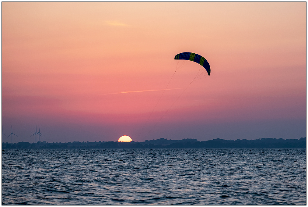 371 Surendorf - Kiter mit Sonnenuntergang III