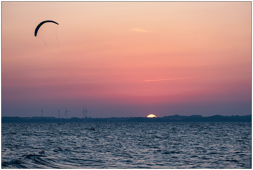372 Surendorf - Kiter mit Sonnenuntergang IV