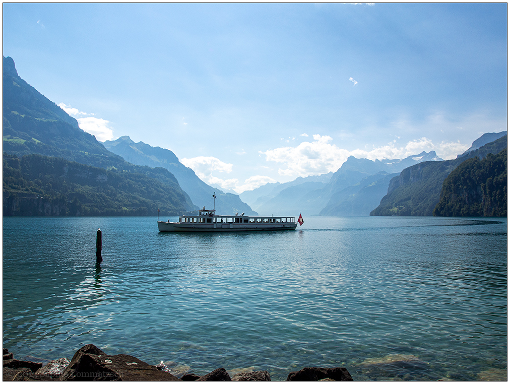 459 Berge, See und Schiff in Brunnen
