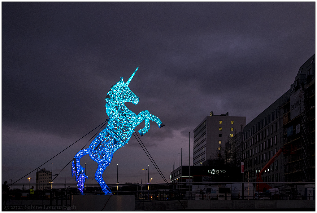 473 Kiel – Berliner Platz mit Einhorn vom Meeresleuchten III