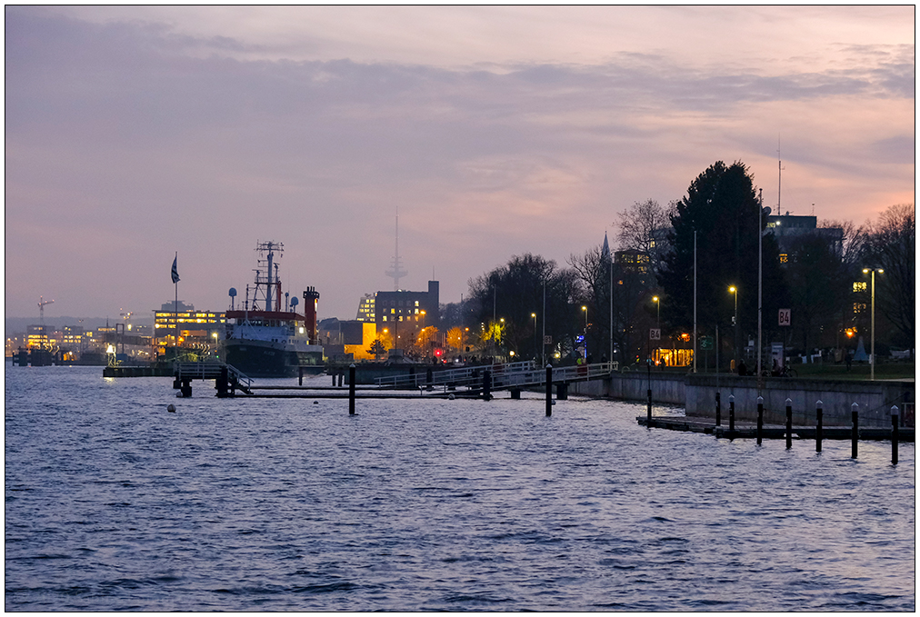 575 An der Kiellinie in der Abenddämmerung