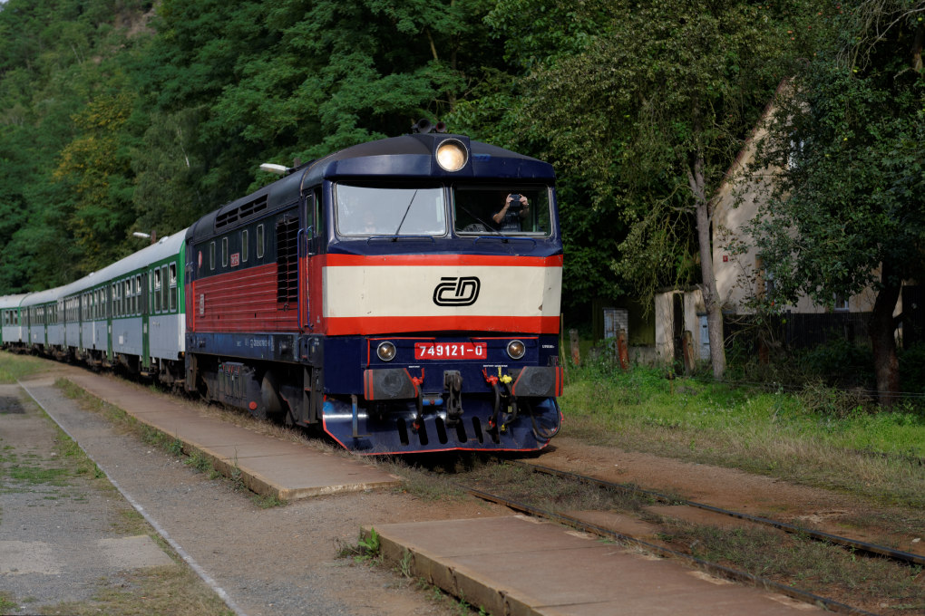 610 4730 Bardotka 749 121 0