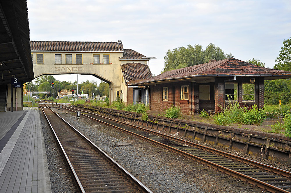 7005884x
