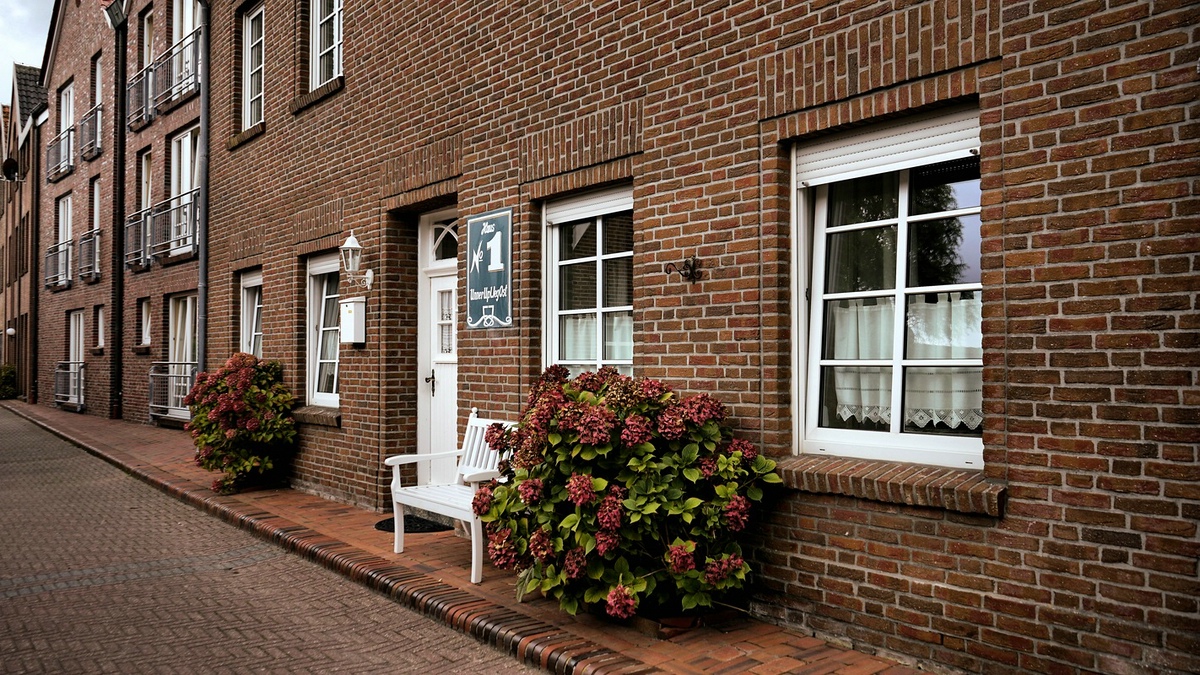 _Bank vor dem Haus.jpg