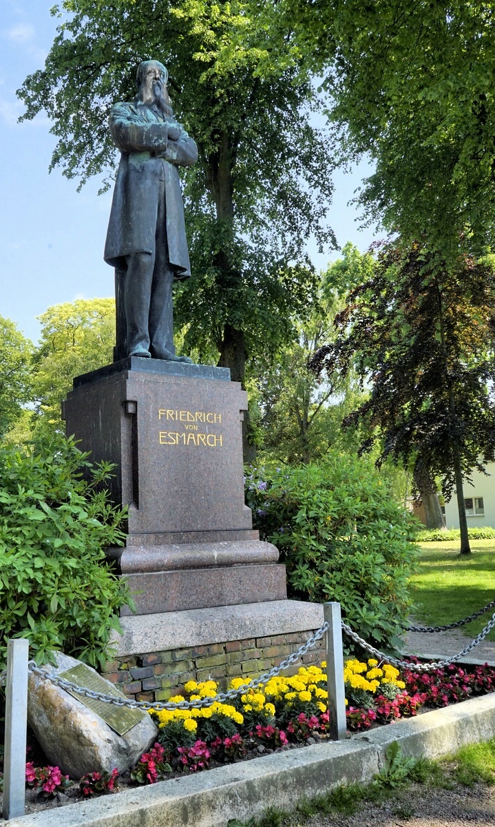 _Johann Friedrich August Esmarch.jpg
