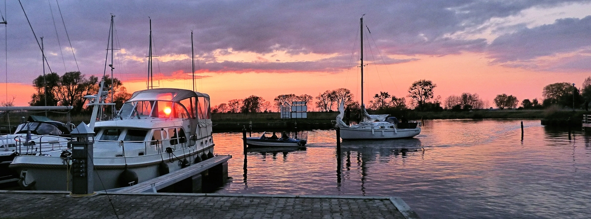 Abends in der Marina Ueckermünde.jpg