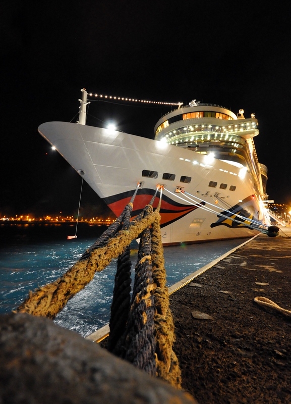 AIDAbella im Hafen von La Palma